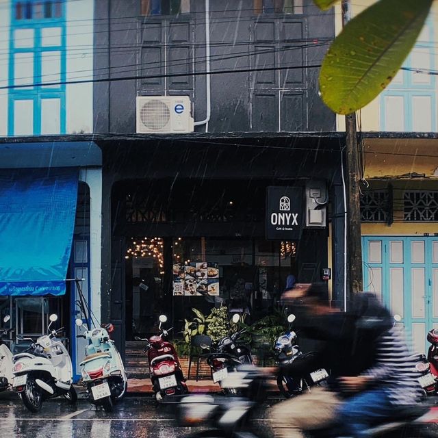 คาเฟ่สายคอกาแฟ “ ONYX Café & Studio Pattani”