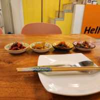 한식이 맛있는 카오산로드 홍익인간