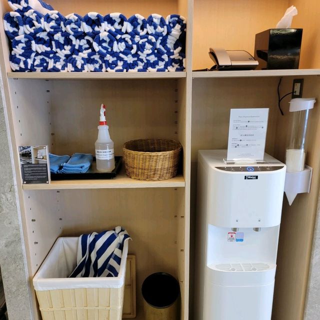 千禧新世界酒店的泳池及健身室
