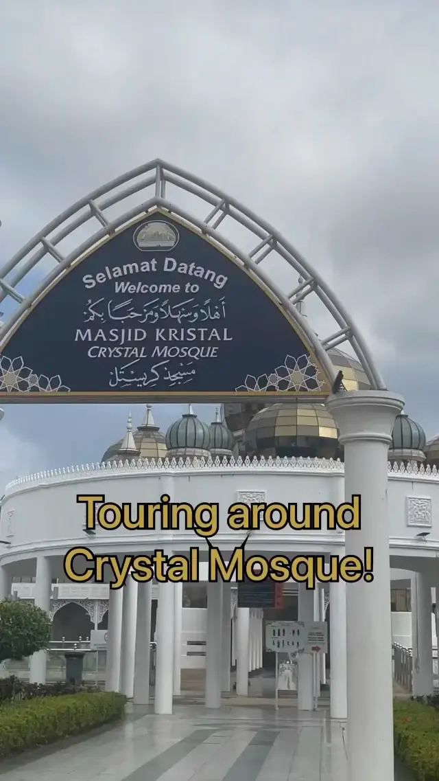 Visiting the Crystal Mosque 