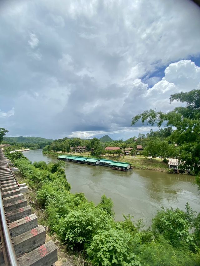 ที่เที่ยวกาญจนบุรี 📍