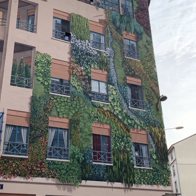 The AMAZING paint walls in Lyon
