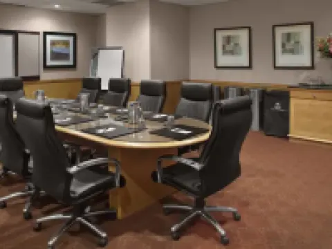 DoubleTree by Hilton Akron Fairlawn サミットのホテル