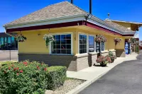 Super 8 by Wyndham Ontario Hotels in der Nähe von Treasure Valley Community College