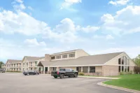 Baymont by Wyndham Lakeville Hotels near Marshalls