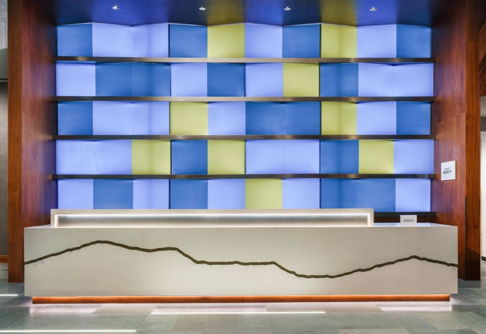 1. 코트야드 바이 ..