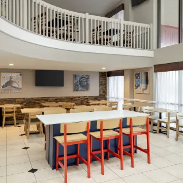 AmericInn by Wyndham Grand Rapids Airport North