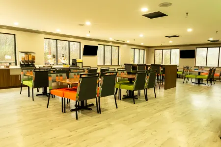 Wyndham Garden Williamsburg Busch Gardens Area Отели в г. Робертс