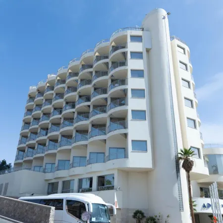 Adi Hotel