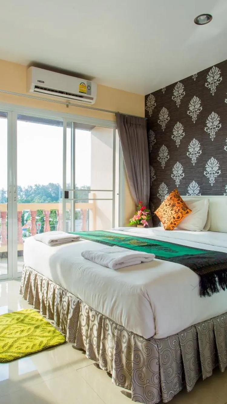 ห้องเตียงใหญ่ พร้อมวิวทะเล