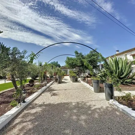 Guesthouse le Mas de Cotignac Отели в г. Котиньяк