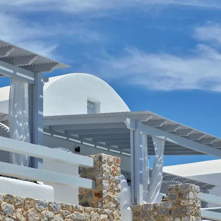 Orabel Suites Santorini (Adults Only) Отели рядом с достопримечательностью «Пляж Периволос»