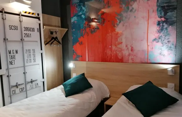 直通馬堤格的Kyriad酒店