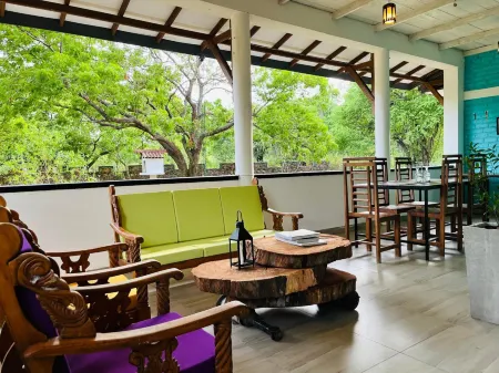 Funky Leopard Safari Lodge Bordering Yala National Park Отели рядом с достопримечательностью «Kataragama Sacred Bo Tree»