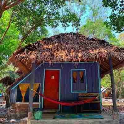 ลองบีช เกาะพยาม Hotel Exterior