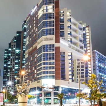 Centum Premier Hotel Отели рядом с достопримечательностью «Район Сентум-Сити»