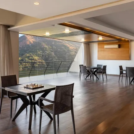 Via Lakhela Lakeview Resort & Spa