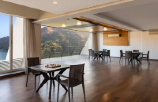 Via Lakhela Lakeview Resort & Spa