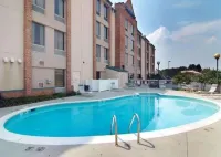 Comfort Inn Airport - piscine