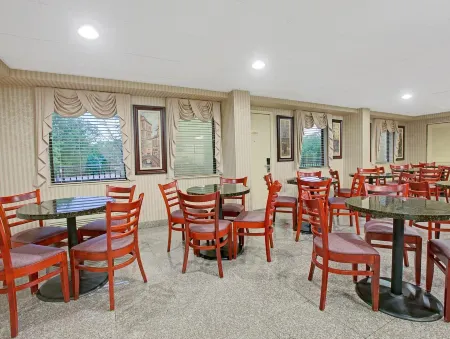 Travelodge by Wyndham Parsippany