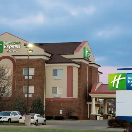 Holiday Inn Express & Suites DANVILLE by IHG