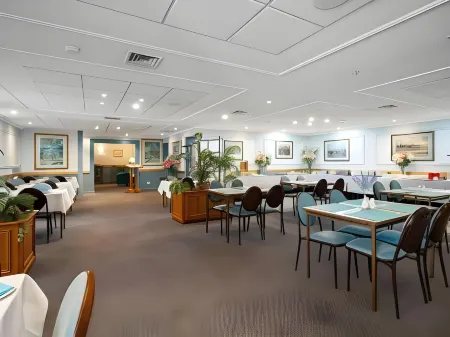 Garden City Motor Inn Отели рядом с достопримечательностью «St Luke's Anglican Church»