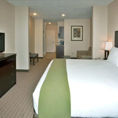 Holiday Inn Express & Suites GRANTS - MILAN by IHG