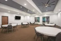 La Quinta Inn & Suites by Wyndham Guthrie - breakfast