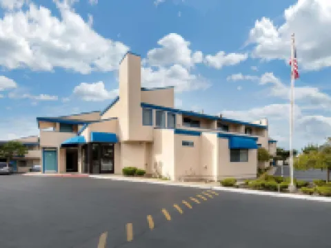 Bay Breeze Inn Hotels in Seaside