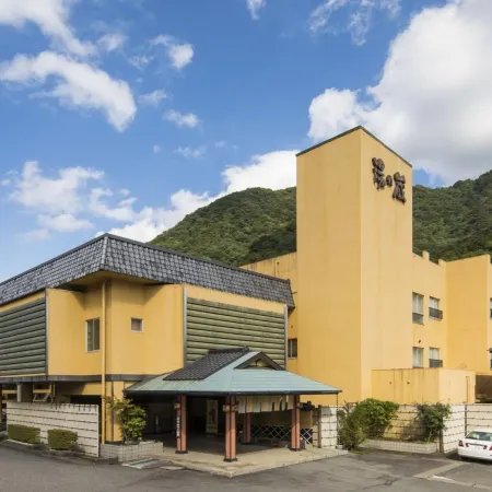 Hotel Shirakawa Yunokura Отели рядом с достопримечательностью «Кинугава-Онсэн»