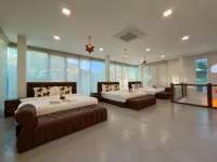 Thongsomboon Club Hotel Hotels near Thongsomboon Club