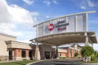 Best Western Plus Willmar - parking