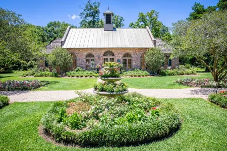 Crowne Plaza Executive Center Baton Rouge Отели в г. Батон-Руж