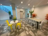 Kandanai Place - Condos
