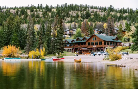 金字塔湖度假村