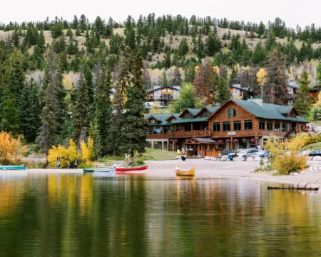 Pyramid Lake Lodge Hotels in Jasper