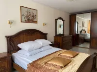 Kotorosl Hotel