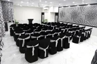 โรงแรม พาราเมาท์ อินน์