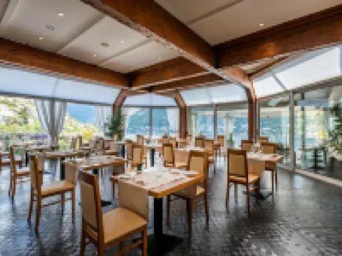 ホテル アスニーゴ チェルノッビオのホテル