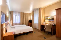 Aura Aquarelle Hotel Chapel of St. Stephen Velikopermskiy 주변 호텔