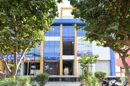 Skylon Hotel Отели в г. Гандинагар