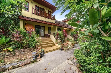 Temple Gardens Отели рядом с достопримечательностью «Wat Na Phra Lan»