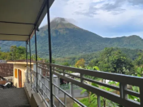 Holi Homestay Trawas Hotels in Trawas