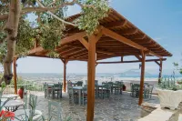 Petros Studios & Suites
