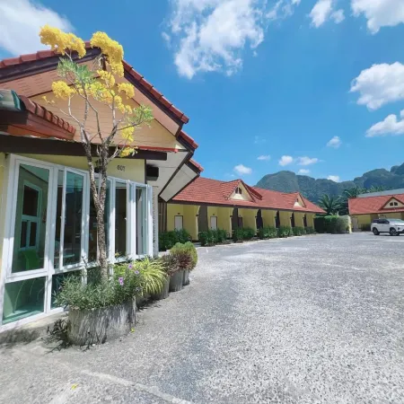 Rachawadee House Phang Nga Отели рядом с достопримечательностью «Пирс Тхадан»