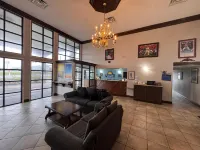 Days Inn & Suites by Wyndham Tuscaloosa - Univ. of Alabama - parking