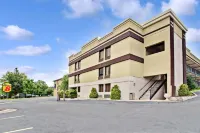 Super 8 by Wyndham Raleigh Downtown Các khách sạn ở Raleigh
