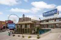 Travelodge by Wyndham Niagara Falls at the Falls Hotels in Niagara Falls