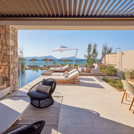 W Costa Navarino