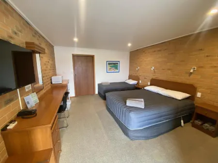 Quays Motel San Remo